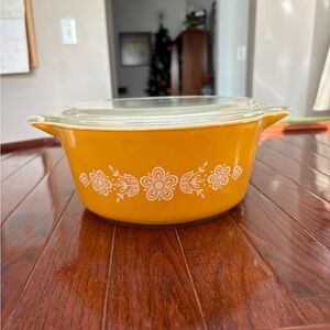 Vintage Pyrex Butterfly Gold 475 Casserole 2.5 qt - damaged